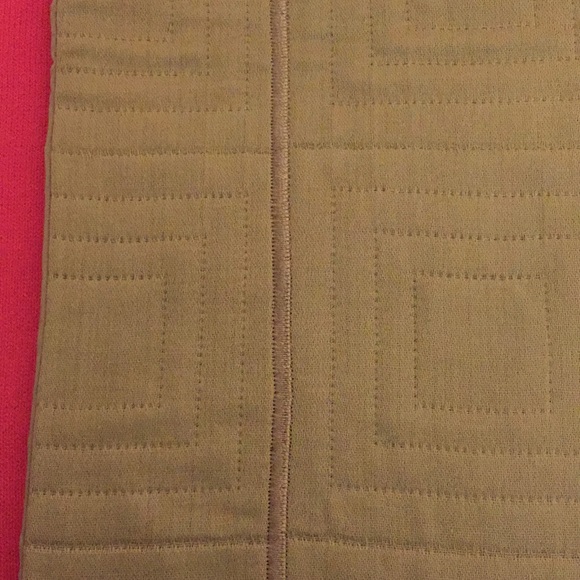 Fieldcrest Classic Tablerunner - Picture 8 of 12